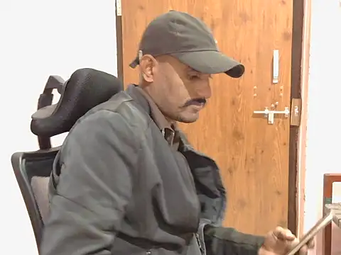 Snapshot of krishjaat43 chatting on 12/04/25, 06:23 krishjaat43 online show from 12/04/25, 06:23