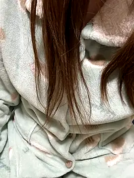 Snapshot of mayu06000 chatting on 12/18/25, 05:30 mayu06000 online show from 12/18/25, 05:30