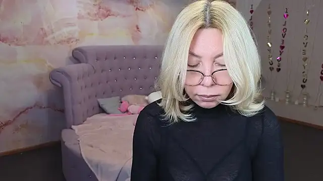 Snapshot of Wendy_Waves chatting on 10/05/25, 11:08 Wendy Waves online show from 10/05/25, 11:08