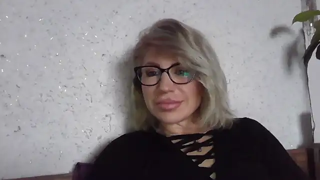 fox red lady7 online show from 04/17/26, 06:49