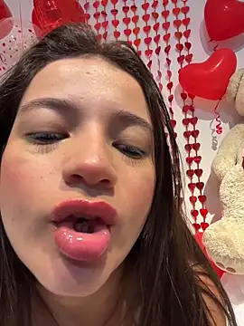 LUNAA    online show from 02/11/26, 03:44