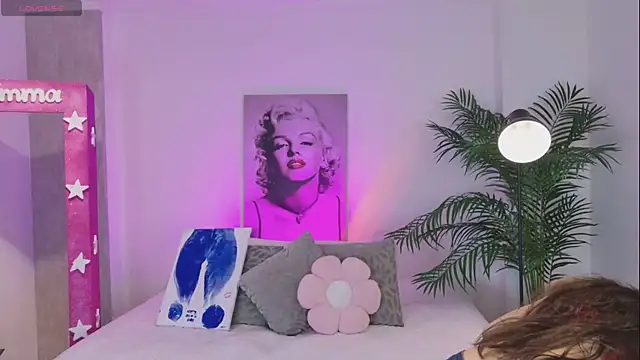 LUNAA    online show from 03/24/26, 03:33