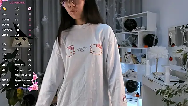 UdelaDodson online show from 11/01/25, 02:24