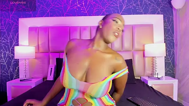 ReinaMiah online show from 10/16/25, 03:40