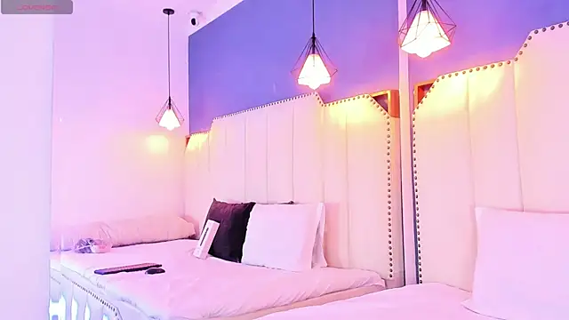 ReinaMiah online show from 11/16/25, 04:18