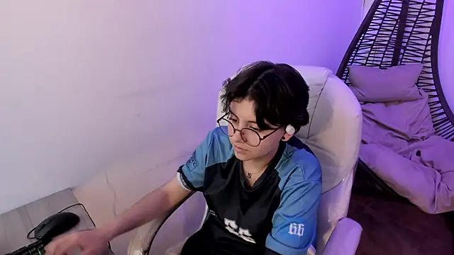 Nathaly ds online show from 10/16/25, 07:53