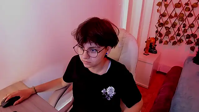 Nathaly ds online show from 12/17/25, 08:04