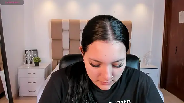 sofiacaramel online show from 12/18/25, 04:13