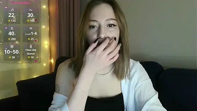 white liillyy online show from 02/09/26, 07:40