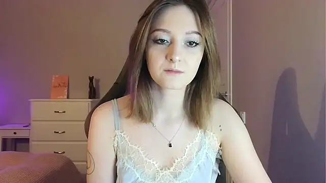 white liillyy online show from 04/25/26, 08:50