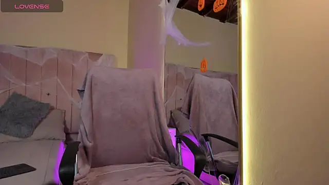 Snapshot of Mia_mtnz02 chatting on 10/24/25, 01:03 Mia mtnz02 online show from 10/24/25, 01:03