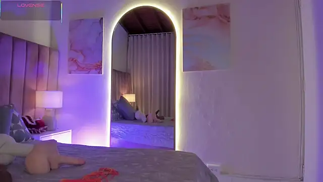 Snapshot of Mia_mtnz02 chatting on 12/14/25, 03:45 Mia mtnz02 online show from 12/14/25, 03:45