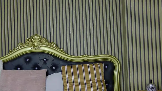 LunaHart online show from 10/04/25, 01:31