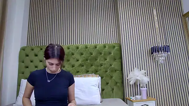 LunaHart online show from 10/18/25, 07:03