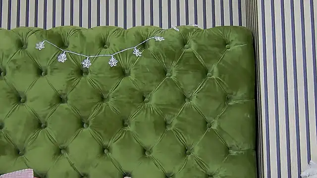 LunaHart online show from 12/17/25, 04:24