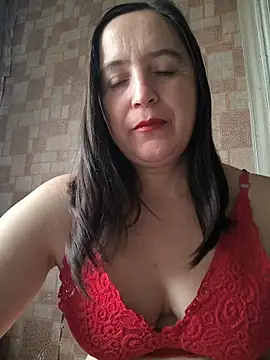 Snapshot of EvelinCutex chatting on 11/07/25, 06:24 EvelinCutex online show from 11/07/25, 06:24