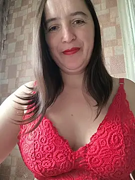 Snapshot of EvelinCutex chatting on 11/14/25, 06:45 EvelinCutex online show from 11/14/25, 06:45