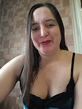 Snapshot of EvelinCutex chatting on 12/20/25, 07:15 EvelinCutex online show from 12/20/25, 07:15