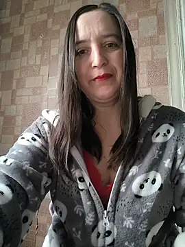 Snapshot of EvelinCutex chatting on 02/14/26, 08:22 EvelinCutex online show from 02/14/26, 08:22