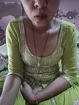 Paakhi-Singh online show from 12/18/25, 04:40