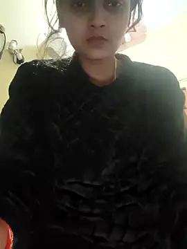 Snapshot of RAYI_Queen_2 chatting on 10/30/25, 08:05 RAYI Queen 2 online show from 10/30/25, 08:05