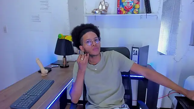 DEAMOL online show from 11/18/25, 06:45