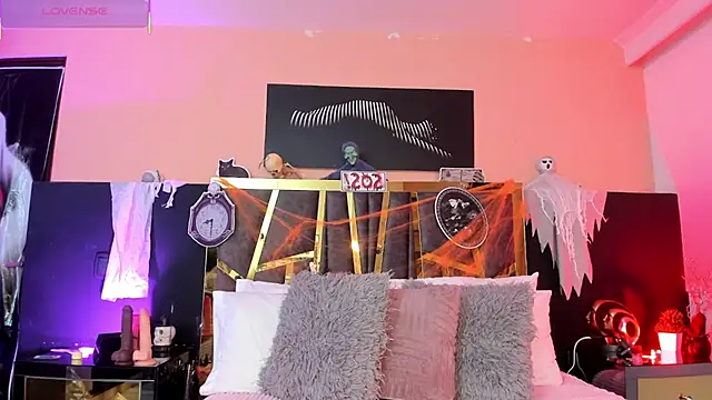 ScarletTorres online show from 10/30/25, 06:30