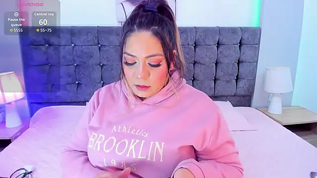 isabella horney  online show from 11/16/25, 07:52