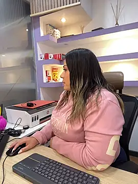 isabella horney  online show from 02/14/26, 01:52