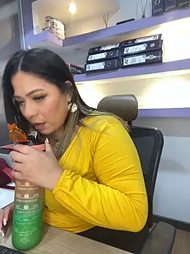 isabella horney  online show from 02/26/26, 12:48