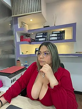 isabella horney  online show from 05/31/26, 06:20