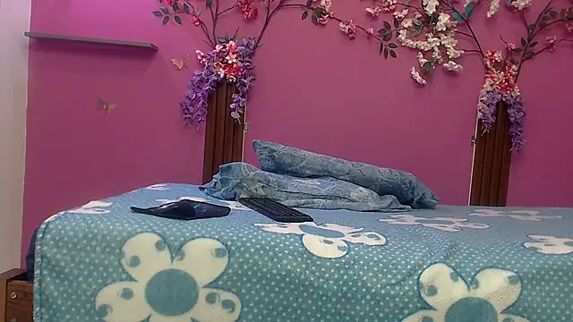 skinnybarbie022 online show from 09/19/25, 12:45