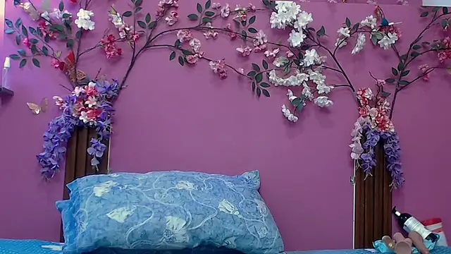 skinnybarbie022 online show from 11/21/25, 01:04