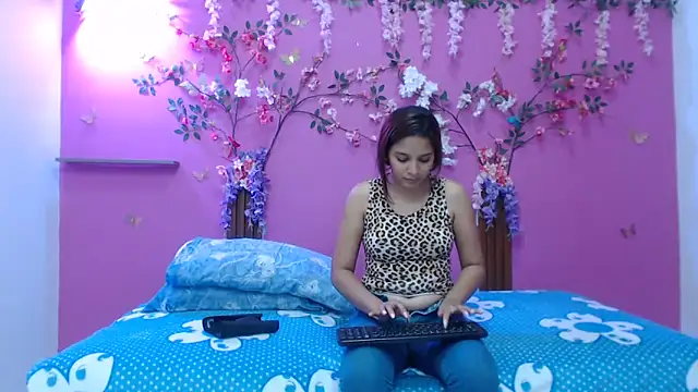 skinnybarbie022 online show from 02/06/26, 02:49