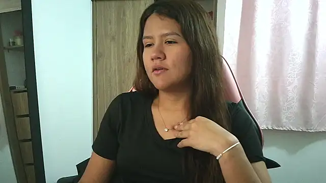 Oliviawatson1 online show from 10/27/25, 12:20