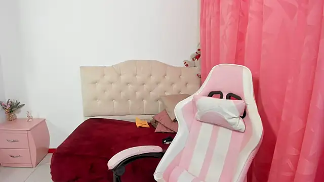 lailahdark online show from 09/25/25, 05:00