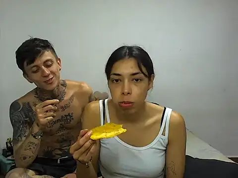 Snapshot of MeganAndMax@xh chatting on 11/15/25, 02:42 MeganAndMaxxh online show from 11/15/25, 02:42