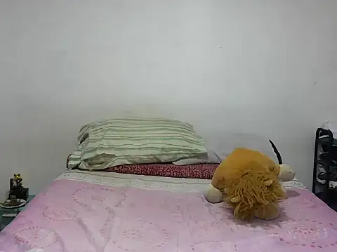 Snapshot of MeganAndMax@xh chatting on 12/14/25, 02:50 MeganAndMaxxh online show from 12/14/25, 02:50