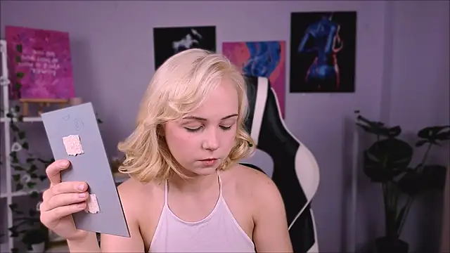 Charlotte Colinss online show from 10/06/25, 03:26