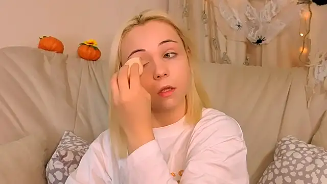 Charlotte Colinss online show from 10/20/25, 05:19