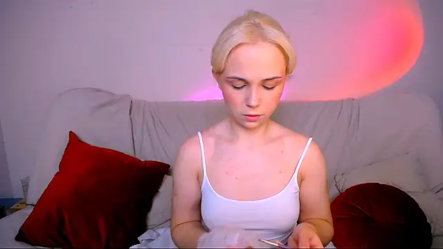 Charlotte Colinss online show from 02/16/26, 03:57