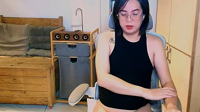 Snapshot of moriliciousxxx chatting on 11/20/25, 10:53 moriliciousxxx online show from 11/20/25, 10:53