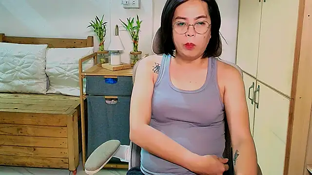 Snapshot of moriliciousxxx chatting on 05/07/26, 11:32 moriliciousxxx online show from 05/07/26, 11:32