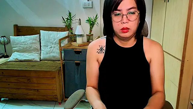 Snapshot of moriliciousxxx chatting on 05/25/26, 10:49 moriliciousxxx online show from 05/25/26, 10:49