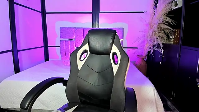 NahomiRichards  online show from 08/01/26, 04:45