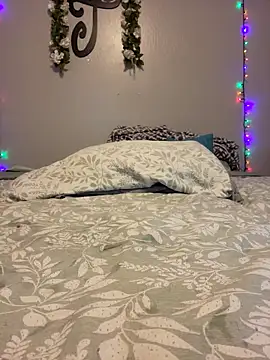 Snapshot of matty244 chatting on 10/27/25, 04:22 matty244 online show from 10/27/25, 04:22