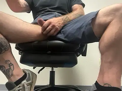 bearcub300 online show from 09/22/25, 07:27