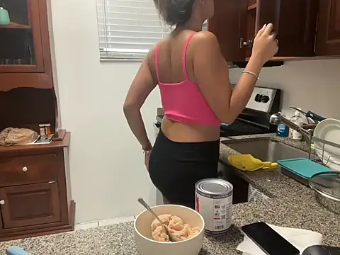 prettyykitty22 online show from 09/17/25, 05:47