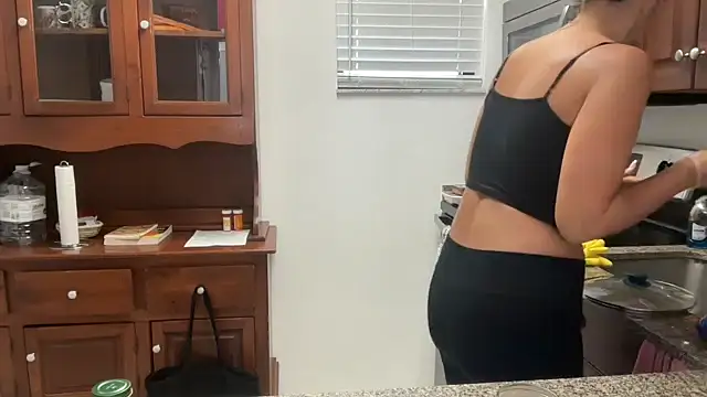 prettyykitty22 online show from 09/19/25, 04:40