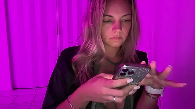 prettyykitty22 online show from 10/12/25, 02:54